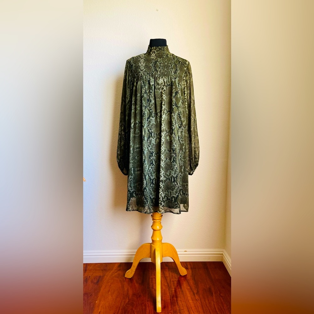 H&M dark green snakeskin patterned smock dress